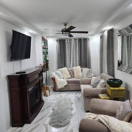 11Onessex1 In The Heart Of Kingston Ja Dn Vacations Apartment Екстериор снимка
