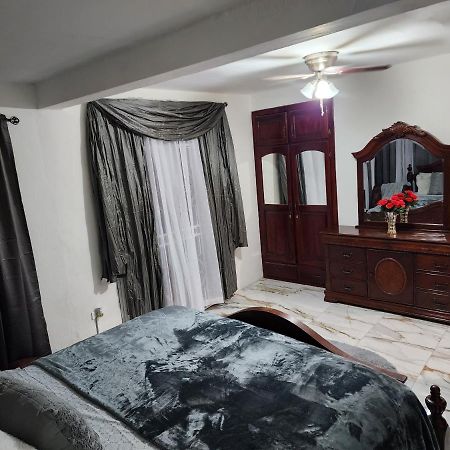 11Onessex1 In The Heart Of Kingston Ja Dn Vacations Apartment Екстериор снимка