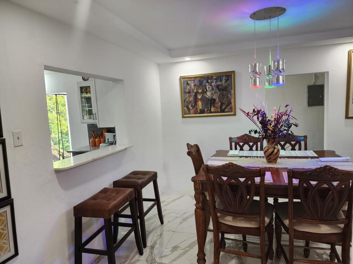 11Onessex1 In The Heart Of Kingston Ja Dn Vacations Apartment Екстериор снимка