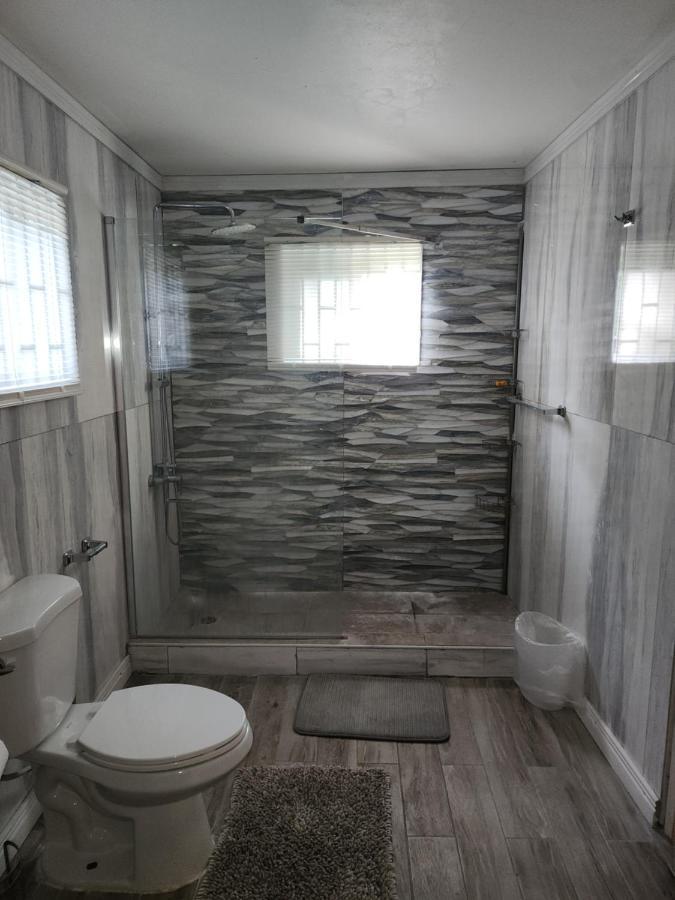 11Onessex1 In The Heart Of Kingston Ja Dn Vacations Apartment Екстериор снимка