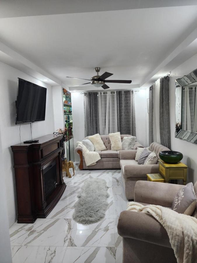 11Onessex1 In The Heart Of Kingston Ja Dn Vacations Apartment Екстериор снимка
