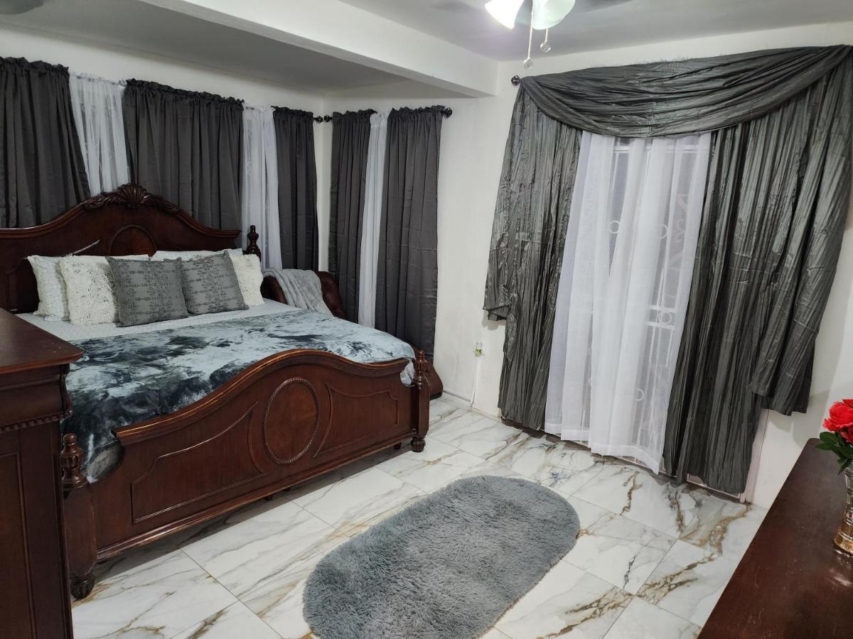 11Onessex1 In The Heart Of Kingston Ja Dn Vacations Apartment Екстериор снимка