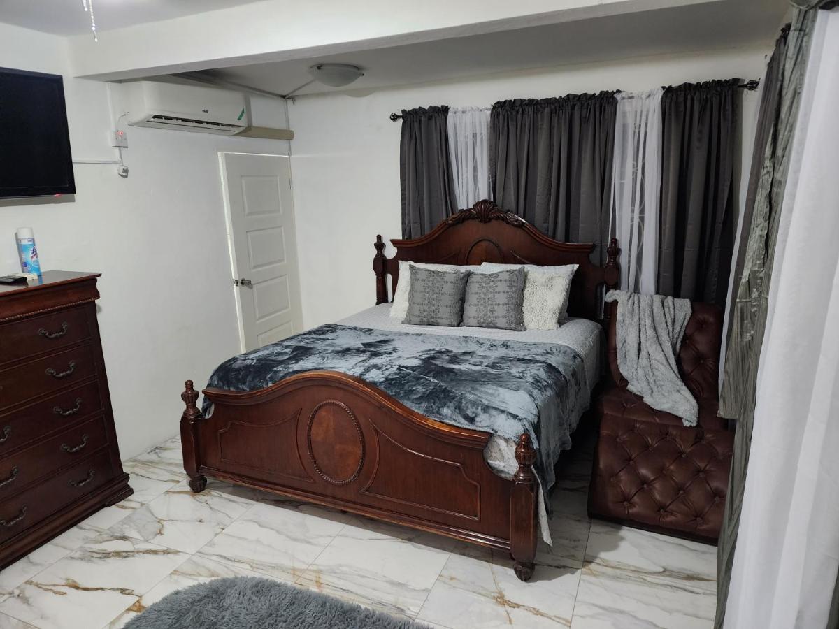 11Onessex1 In The Heart Of Kingston Ja Dn Vacations Apartment Екстериор снимка
