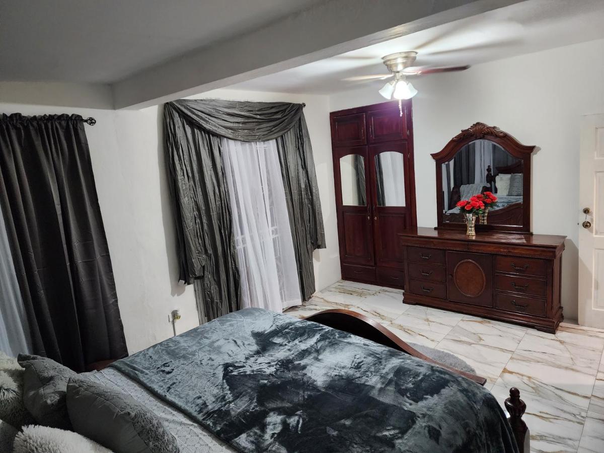 11Onessex1 In The Heart Of Kingston Ja Dn Vacations Apartment Екстериор снимка
