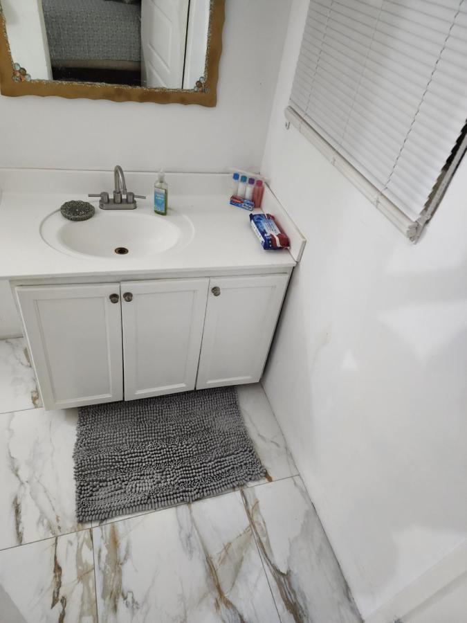 11Onessex1 In The Heart Of Kingston Ja Dn Vacations Apartment Екстериор снимка