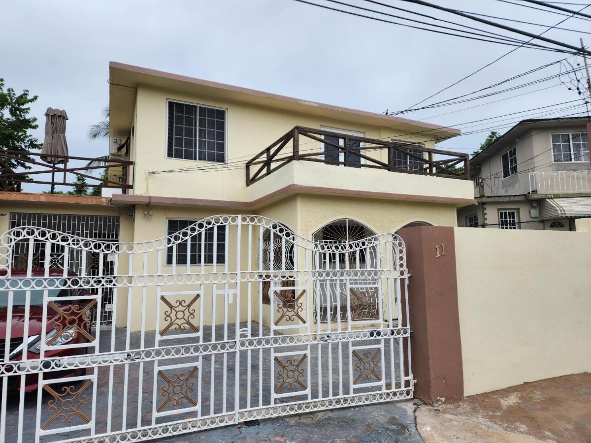 11Onessex1 In The Heart Of Kingston Ja Dn Vacations Apartment Екстериор снимка