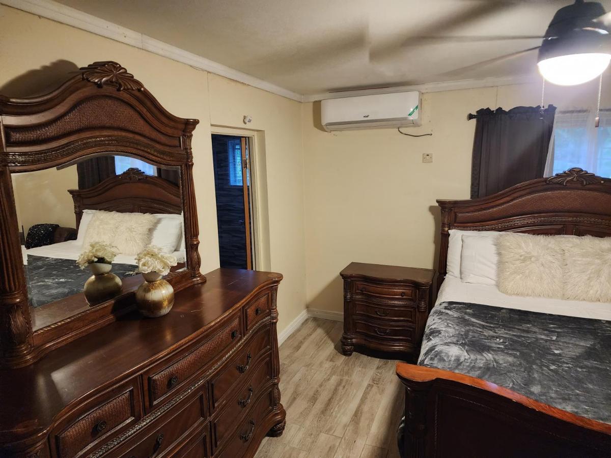 11Onessex1 In The Heart Of Kingston Ja Dn Vacations Apartment Екстериор снимка