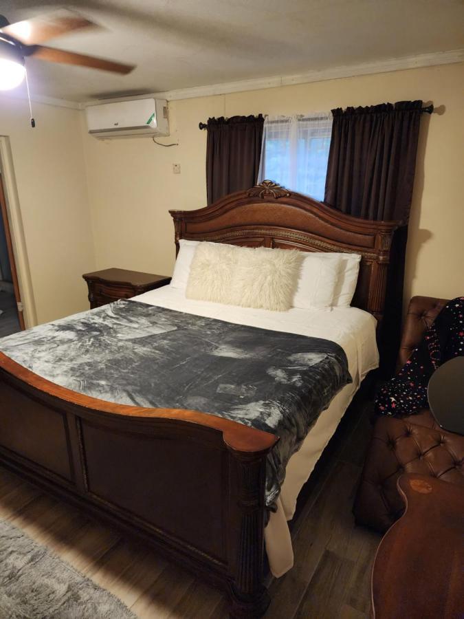 11Onessex1 In The Heart Of Kingston Ja Dn Vacations Apartment Екстериор снимка