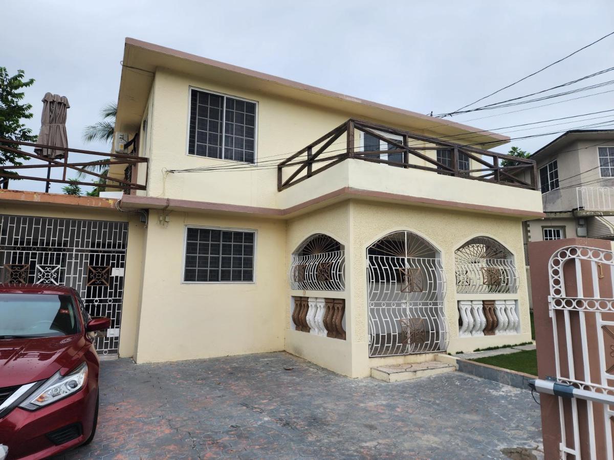 11Onessex1 In The Heart Of Kingston Ja Dn Vacations Apartment Екстериор снимка