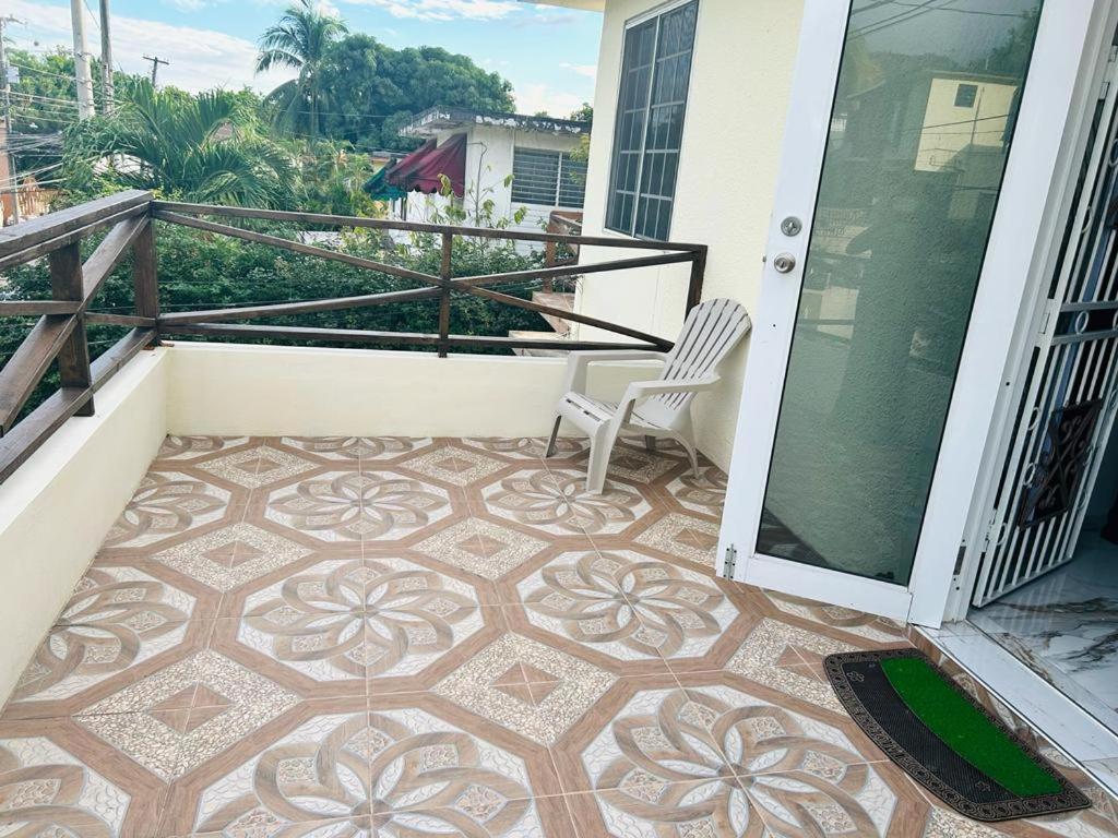 11Onessex1 In The Heart Of Kingston Ja Dn Vacations Apartment Екстериор снимка