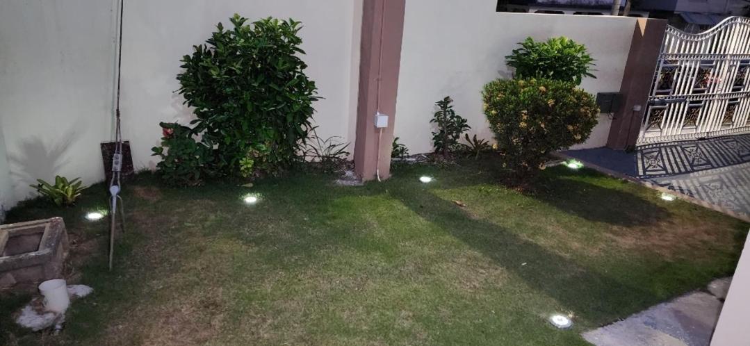 11Onessex1 In The Heart Of Kingston Ja Dn Vacations Apartment Екстериор снимка
